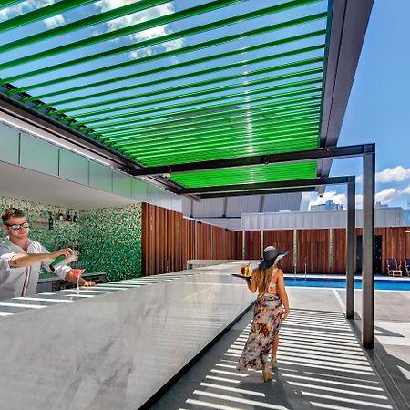 The Darling At The Star Hotel Sydney Étterem fotó The rooftop pool at The Standard East Village