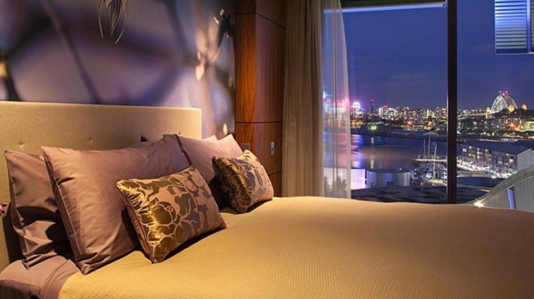 The Darling At The Star Hotel Sydney Szoba fotó The bedroom of a typical apartment