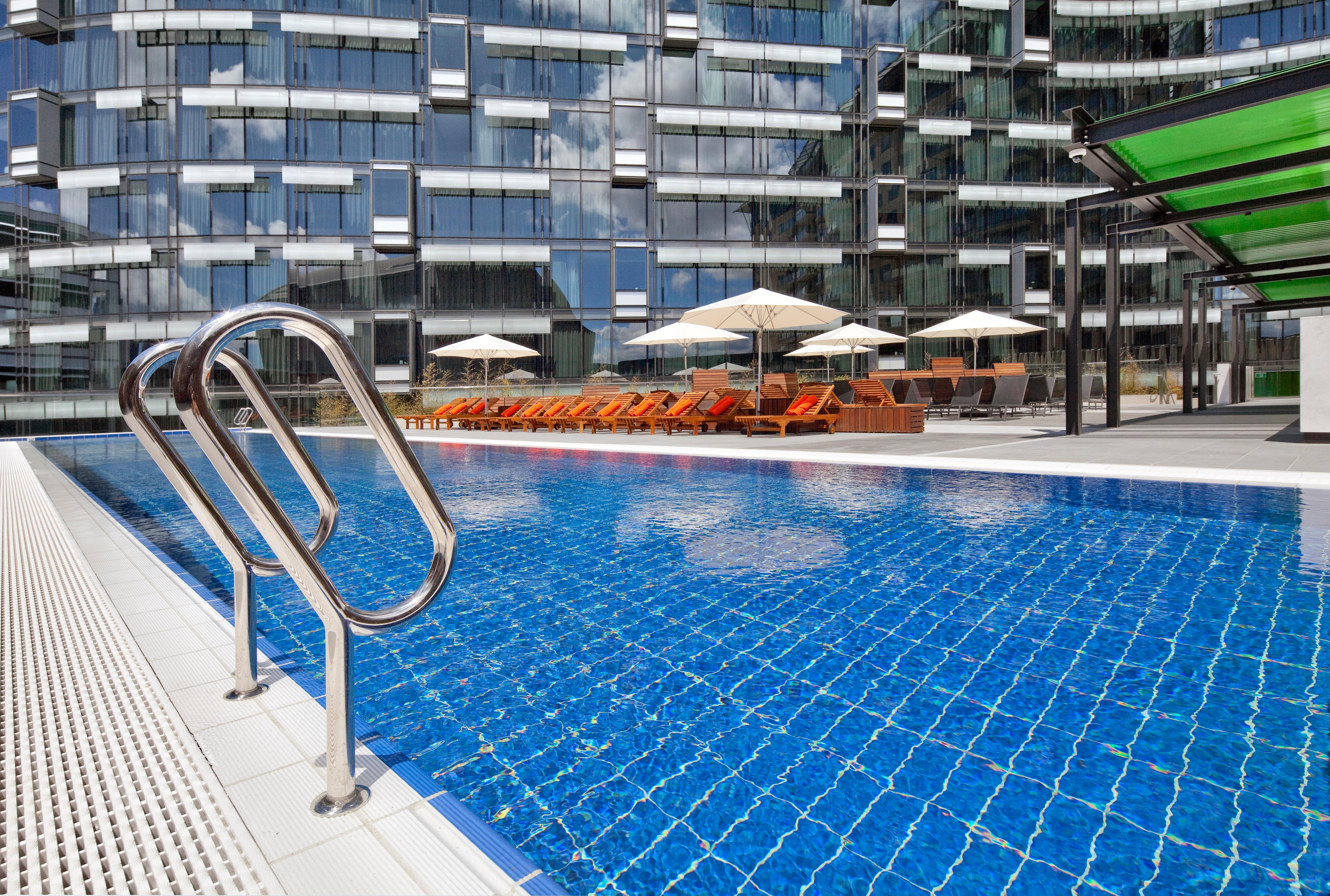 The Darling At The Star Hotel Sydney Kültér fotó The swimming pool at the hotel